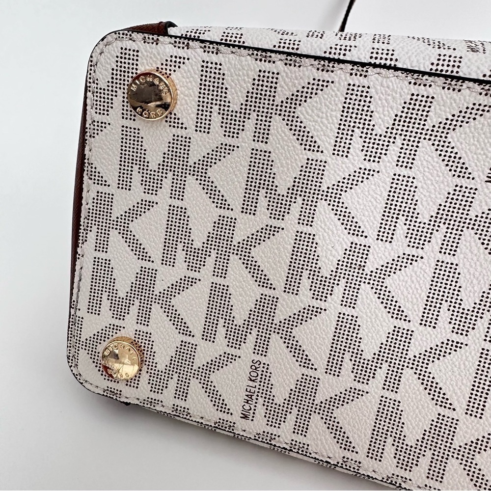 New Michael Kors Maddie Signature Tote  Carryall Bag in Vanilla - Picture 4 of 16